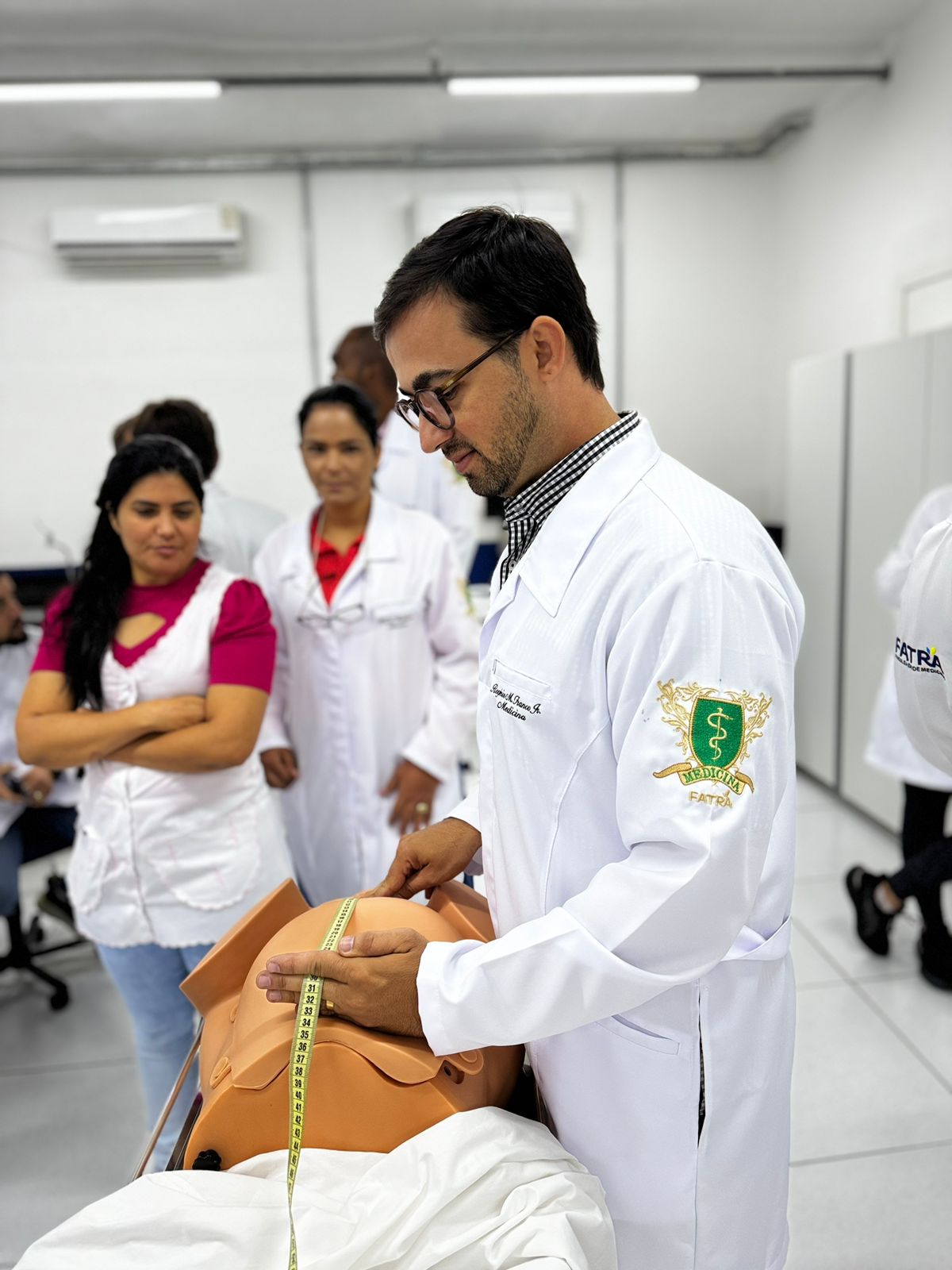 O estudante Rogério Júnior. Uma jornada profissional e estudantil com as três marcas do Grupo