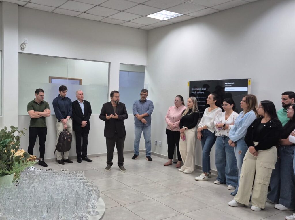 Reitor João Gonçalves recepciona aos alunos na inauguração