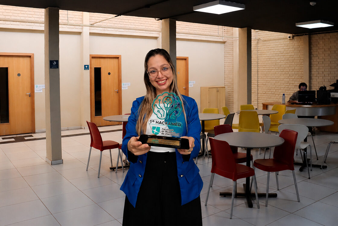 Sabrina Rafaela, coordenadora do Hackamed